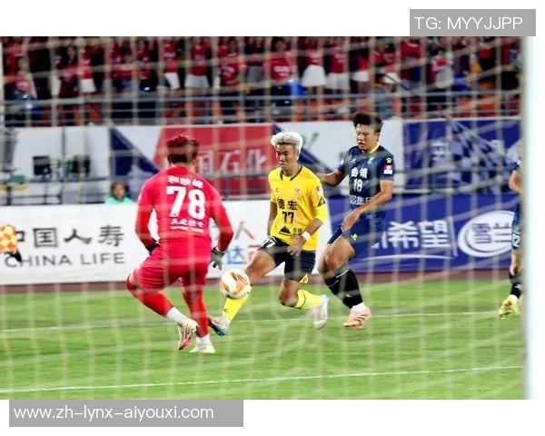 滇超大理赛场：球员太拼了！球迷热心“蓝”不住！